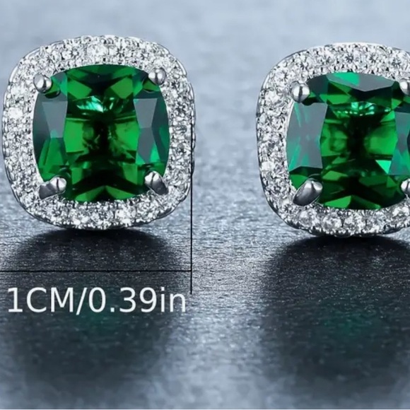 NWT GREEN STUD EARRINGS WITH RHINESTONES - Picture 2 of 3